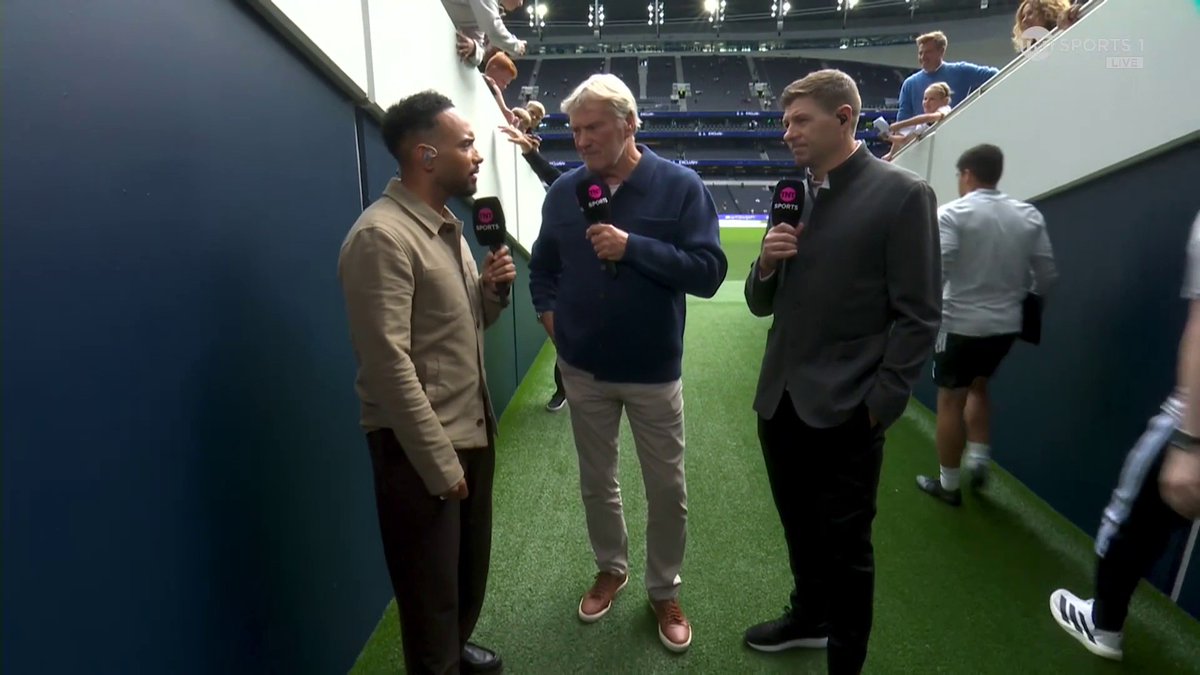 “Trent’s a fantastic player, we know that.” Steven Gerrard discusses Trent Alexander-Arnold’s England call-up and whether Thomas Tuchel has learnt lessons from the World Cup 🤔 🎙️ Liam MacDevitt | 📺 Stream now on TNT Sports &amp; HBO Max