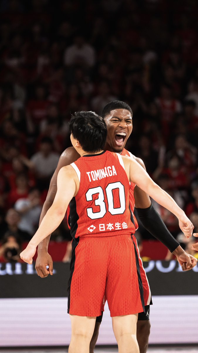 日本代表が好きすぎるFIBAワールドカップ公式。 ボールムーブの美しさに着目したハイライトを改めて投稿。 河村勇輝、八村塁、馬場雄大、ジョシュホーキンソンらによる華麗なシーン。 アジアで圧倒的な破壊力を見せた彼らのプレー、何度見てもイイ！ #AkatsukiJapan FIBA Basketball World Cup 🏆