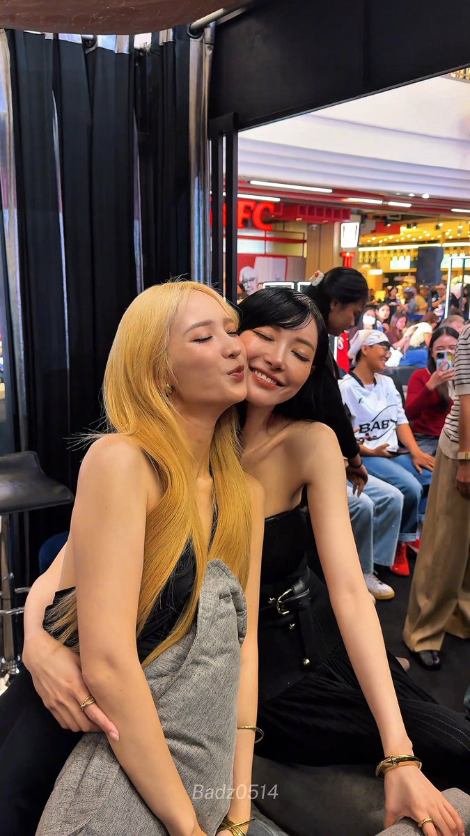 รวบรวมความกล้าทั้งหมดในชีวิต ขอชื่นใจอีกรอบ เพราะนี่โดนเสาบังทั้งงาน น้องแจนก็ใจดี น่ารักมากกกกก JANJINGJING INFINITY LOVE #InfinityMedicalClinicXJJJ