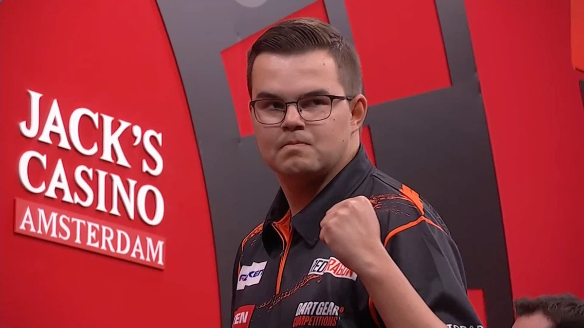 And now a 147 for Gian van Veen too! This match is off to a flyer 😮💨 📺 #WSODFinals | R2
