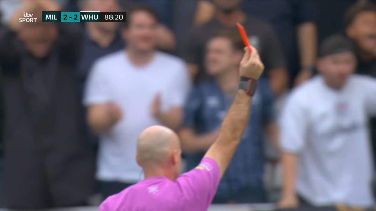 RED CARD ๐ฅ West Ham are down to ten men, after Kante was sent off for denial of a goalscoring opportunity.