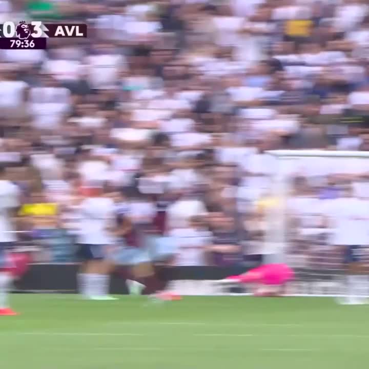 An absolute STUNNER from outside the box by Emiliano Buendía helps Aston Villa earn their first Premier League win of the season! 🤩