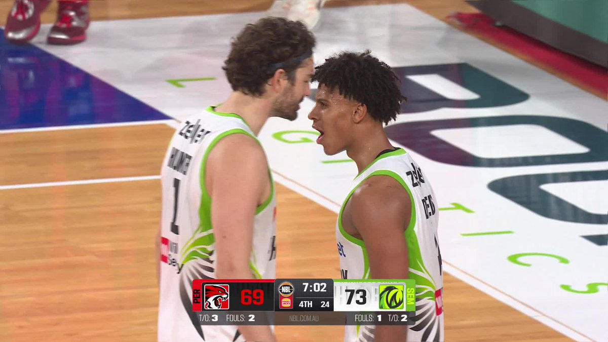 18-year-old NBL Next Star Dash Daniels in his South East Melbourne Phoenix debut: 24 PTS 🔥 12 REB 🔥 2 3PM 🔥 +18 +/- 🔥 He is your Foot Locker Player of the Game 👟
