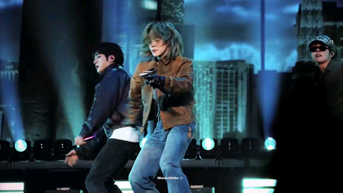 gurl im so obsessed with the way jimin did this choreo on 2.0