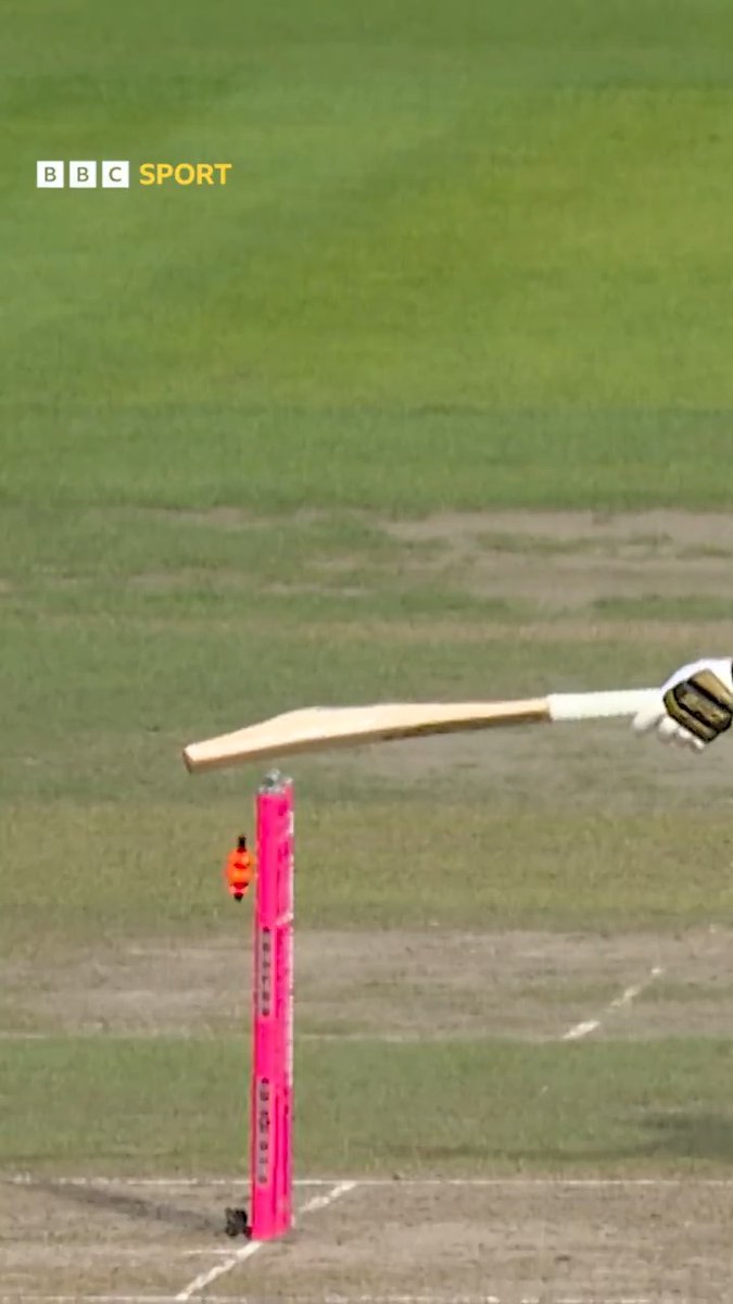 Wanindu Hasanranga’s wild swipe ends with him hitting his own stumps 😬