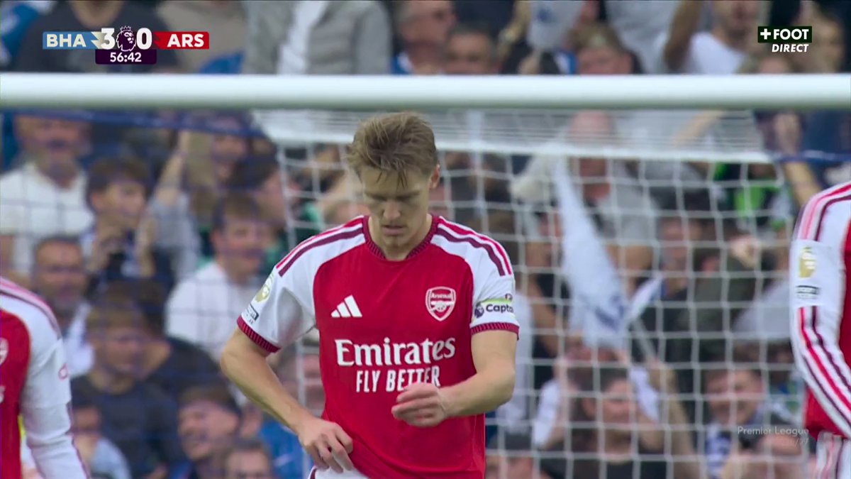 😱 MAIS QUE SE PASSE-T-IL POUR ARSENAL ?! Les Gunners sont menés 3-0 à Brighton avec ce but d'Andrés sur corner ! Il leur reste 30 minutes pour un miracle sur CANAL+Foot 🖥️ #BHAARS | #PremierLeague