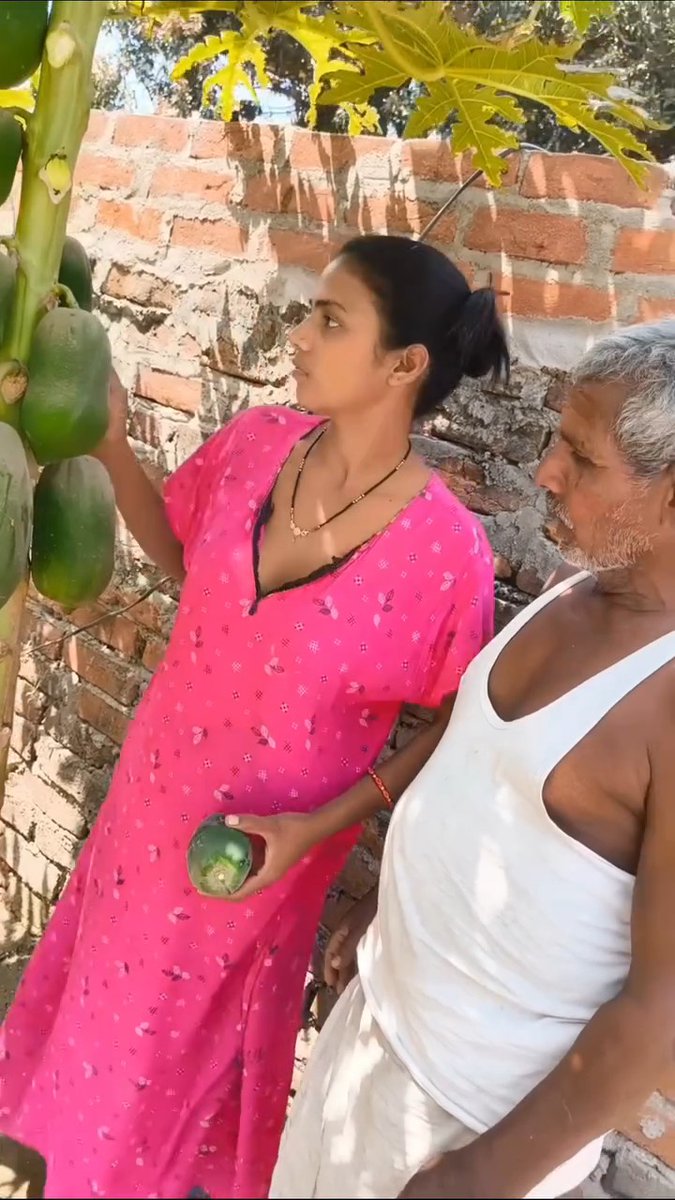 Popita pe focus karo, doosri cheezon pe nahi 😏😂 Nazar idhar-udhar gayi toh scene kharab ho jayega! 👀❤️