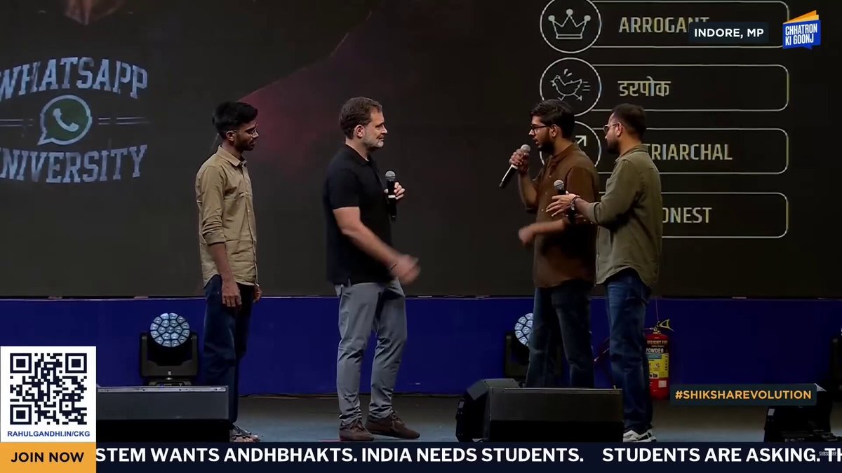 मैं माखनलाल चतुर्वेदी यूनिवर्सिटी का छात्र हूं और जब मैं वहां पढ़ने जाता हूं तो हमारे साथ भेदभाव किया जाता है। ऐसा इसलिए क्योंकि हम सिस्टम से सवाल पूछते हैं, इसी के चलते मुझे मास्टर्स में एडमिशन नहीं दिया गया। ये सरकार और सिस्टम सवाल पूछने वाले छात्रों को नहीं पसंद करती, क्योंकि इन्हें अंधभक्त पसंद हैं। : इंदौर में 'छात्रों की गूंज' मंच पर नेता विपक्ष श्री Rahul Gandhi से तनय ने अपनी समस्या रखी 👇