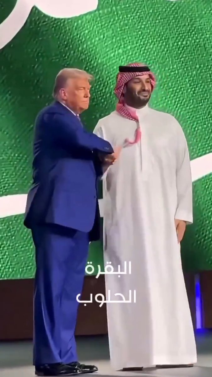 أشهد ان اللي صمم هذا الفيديو فناااااان ! ضبطت المشاهد مع كلام السيد بشكل عجيب 😂