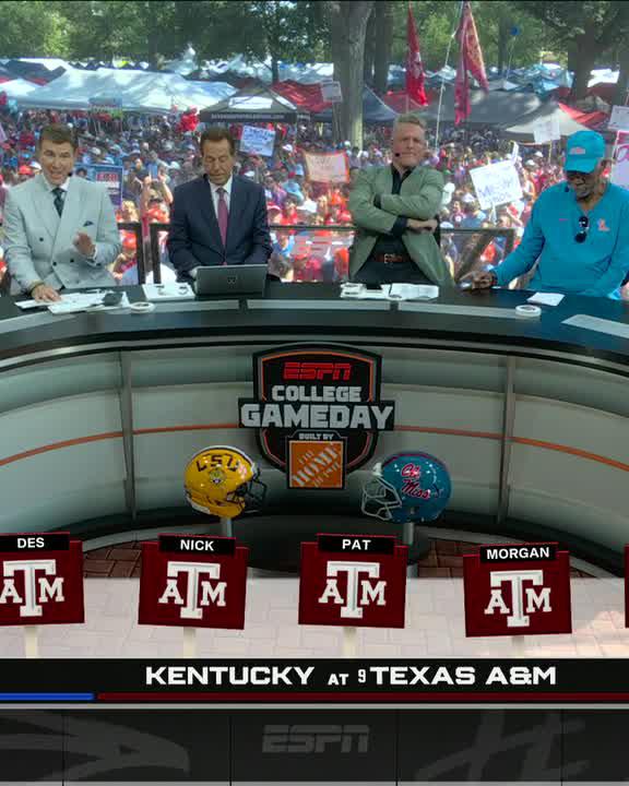 Morgan Freeman shut down the boos for Mississippi State 😭