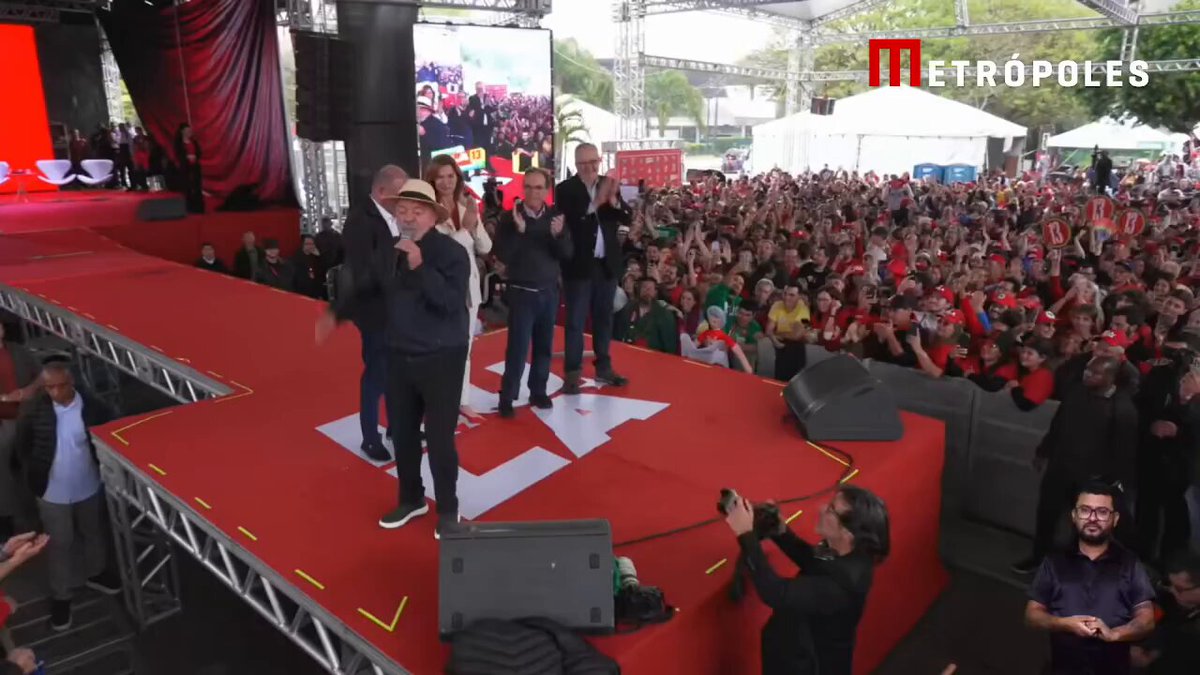 Presidente Lula debocha de Flávio Bolsonaro: “A ideia do outro: ‘Eu quero ganhar as eleições para tirar meu pai da cadeia...’. E eu quero ganhar para manter ele na cadeia!”