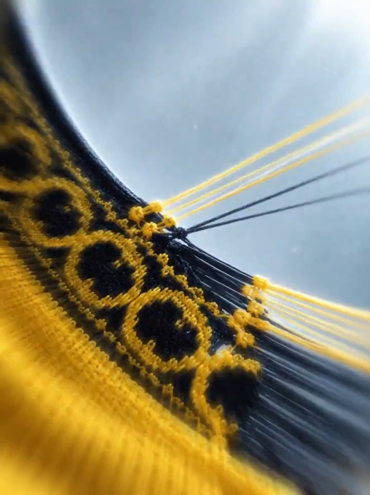 🤝 قريـبٌ من القلـب 💛