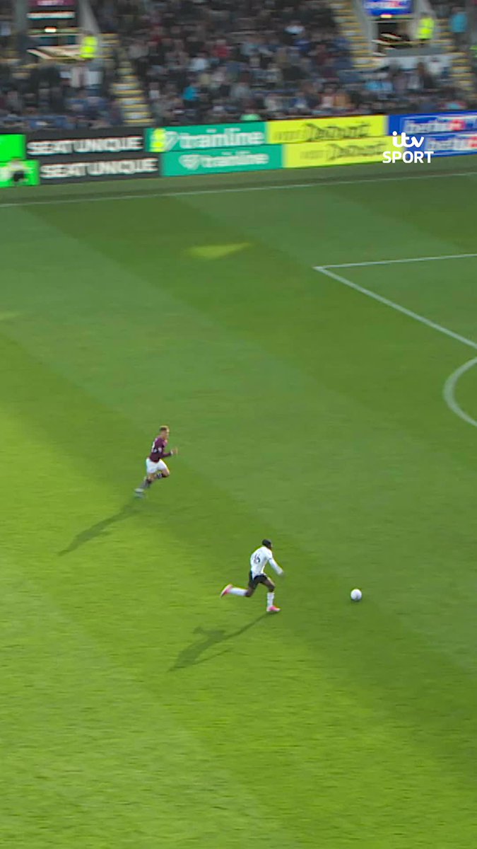 Burnley remain bottom of the Championship after conceding this 90+3' minute equaliser 😱