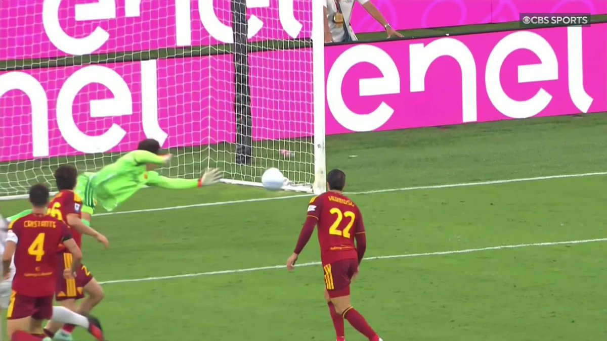GAME ON AT THE OLIMPICO 🤯 Lautaro Martínez pulls a goal back against Roma early in the second half 👀 Watch Serie A on Paramount+ 📺