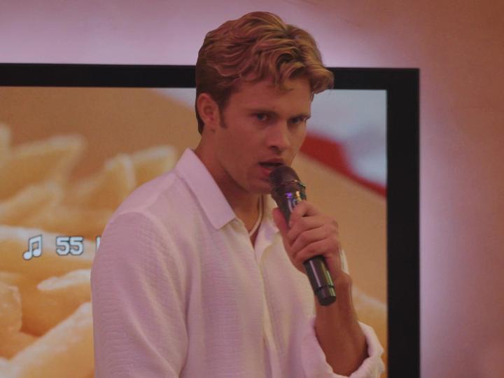 CREW BOY KARAOKE