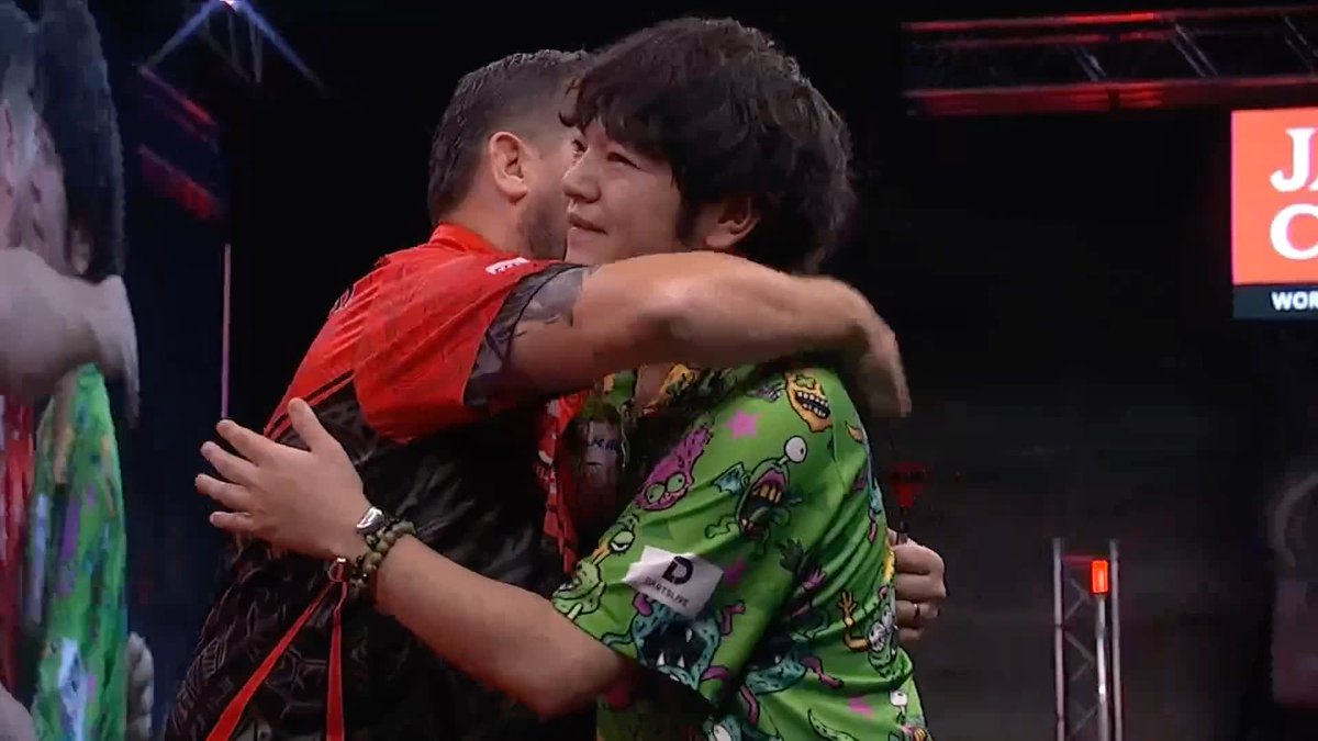 THE FERRET DEFEATS THE CREATURE! 🐿️ Jonny Clayton battles back from 6-4 down to defeat Motomu Sakai 10-8 and reach the quarter-finals! 📺 #WSODFinals | R2