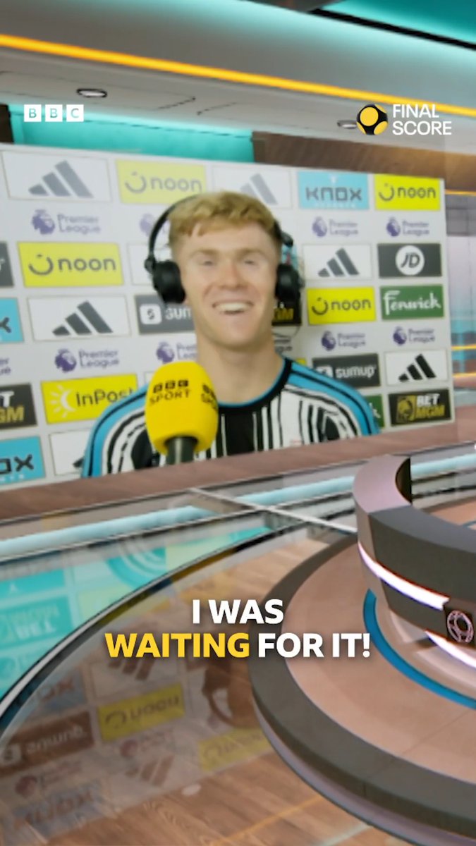Lewis Hall waited patiently for Glenn Murray to talk about his goal on Final Score 😅