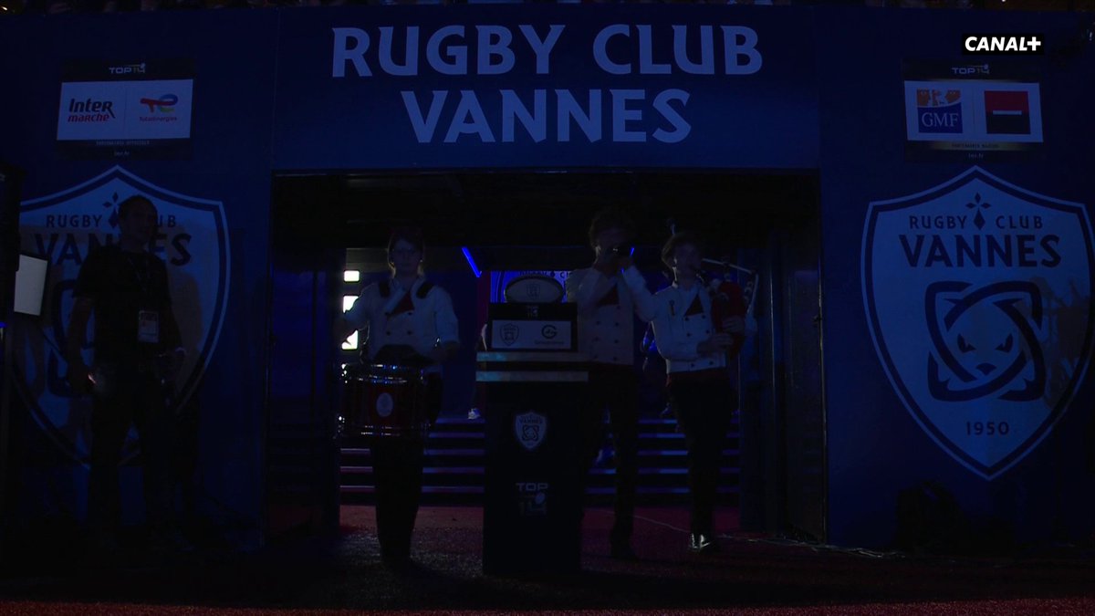 L'HYMNE BRETON RÉSONNE AU ROAZHON PARK DE RENNES 🤩 Vannes / Toulouse est à suivre dès maintenant sur CANAL+ 🔥 Rugby Club Vannes 🙌 #RCVST