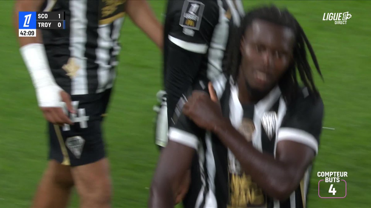 OH LA DÉTENTE DE PROSPER PETER ! ✈️ Sur un centre millimétré d'Amine Sbaï, il ouvre le score pour Angers SCO.👌 #SCOESTAC