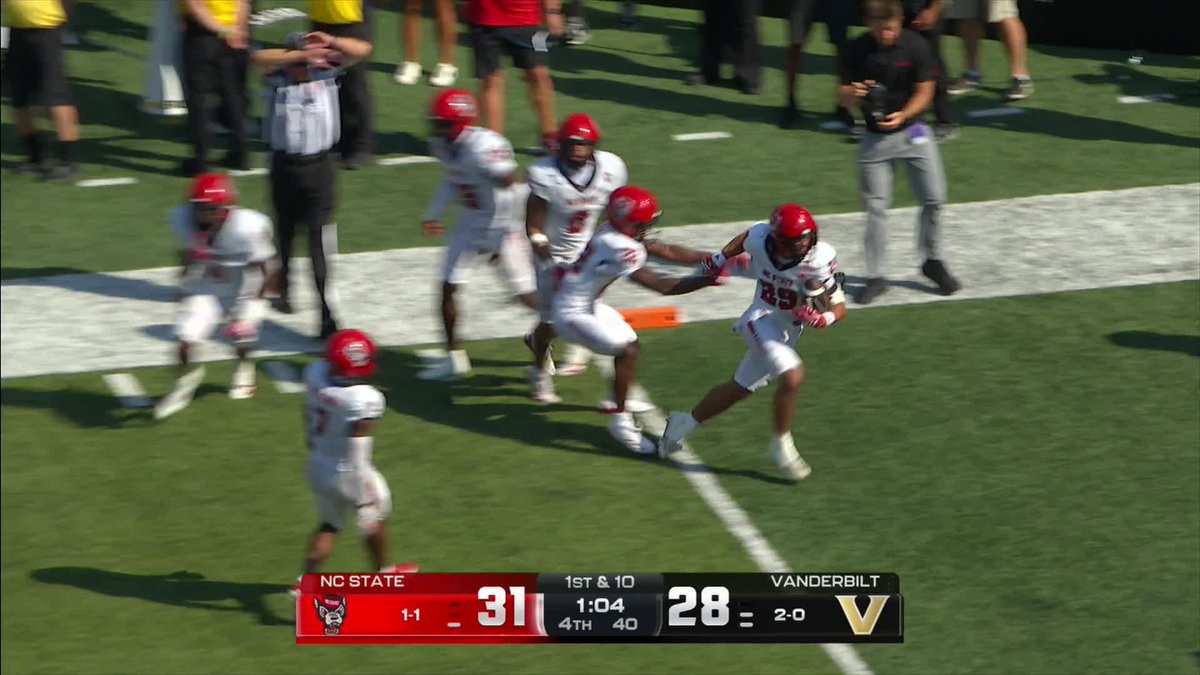 A PICK IN THE RED ZONE, NC STATE TAKES OVER WITH LESS THAN 2 MINUTES TO GO‼️