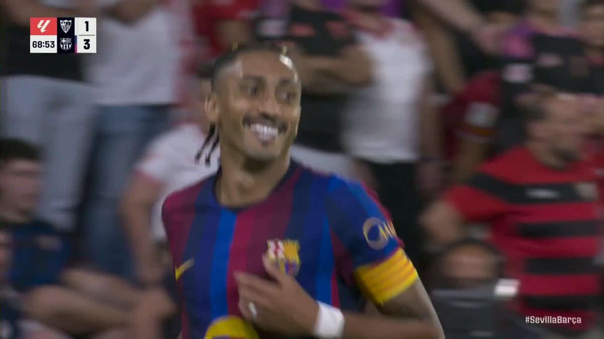 HAT TRICK FOR THE RAPHINHA! HE'S HAVING THE SEASON OF HIS LIFE AS A STRIKER 🤯