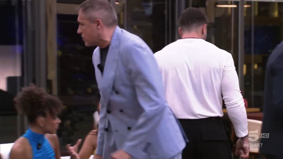 Ora tocca a te, Andreas 😎 #GFVIP