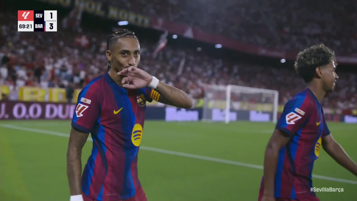2試合連続トリプレーテ⚽️⚽️⚽️ 再びヤマルからの絶妙なパスから #ラフィーニャ が鮮やかなループで3点目👀 解説の小澤 さんも 打てば入るとラフィーニャを大絶賛🎙️ 🏆 ラ・リーガ第7節 ⚔️ セビージャ v バルセロナ 📺