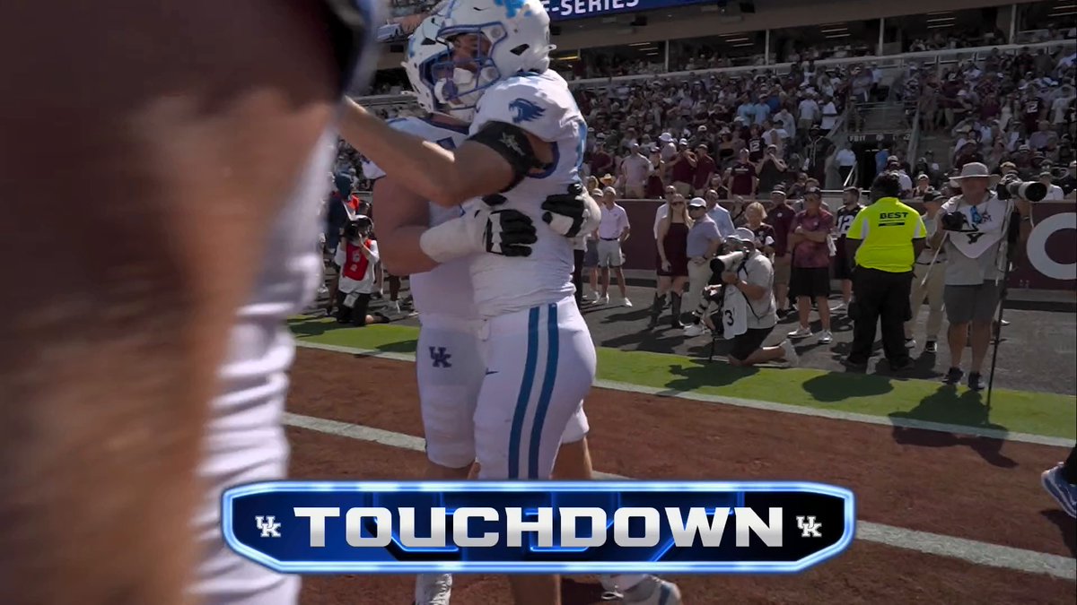 WIDE OPEN‼️ Kentucky strikes back and ties it up in College Station 😼