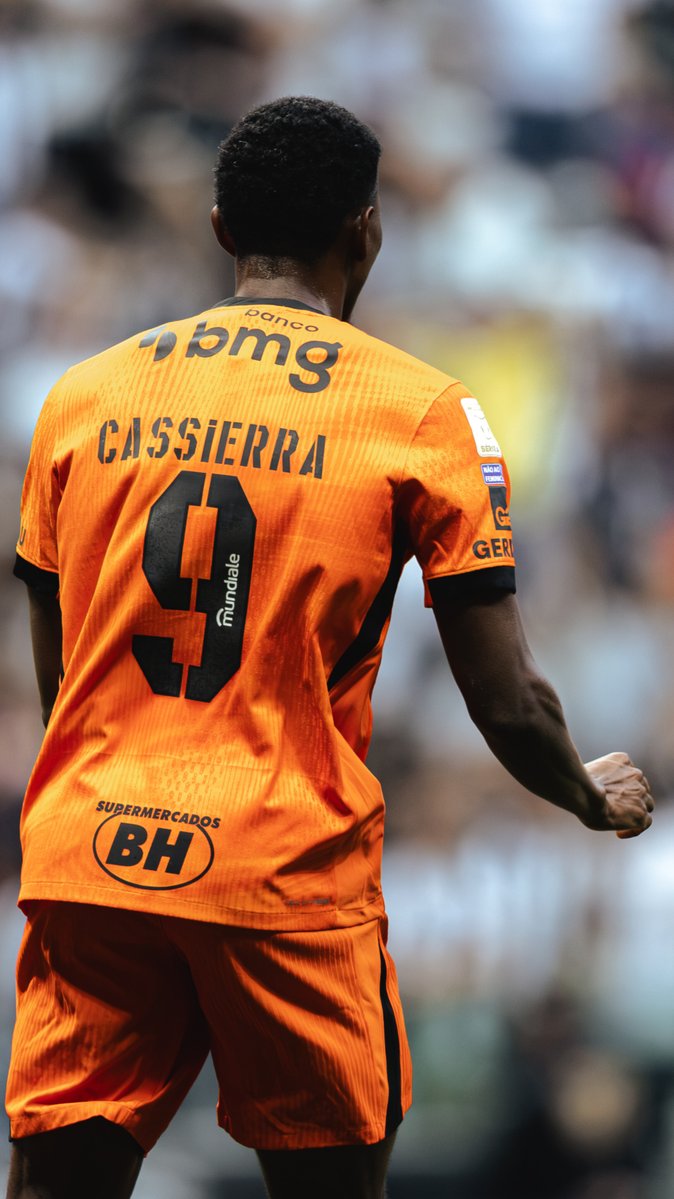 ⚽🇨🇴 Olha aí o gol do Galo: Cassierra recebeu de Bernard e mandou para o fundo da rede