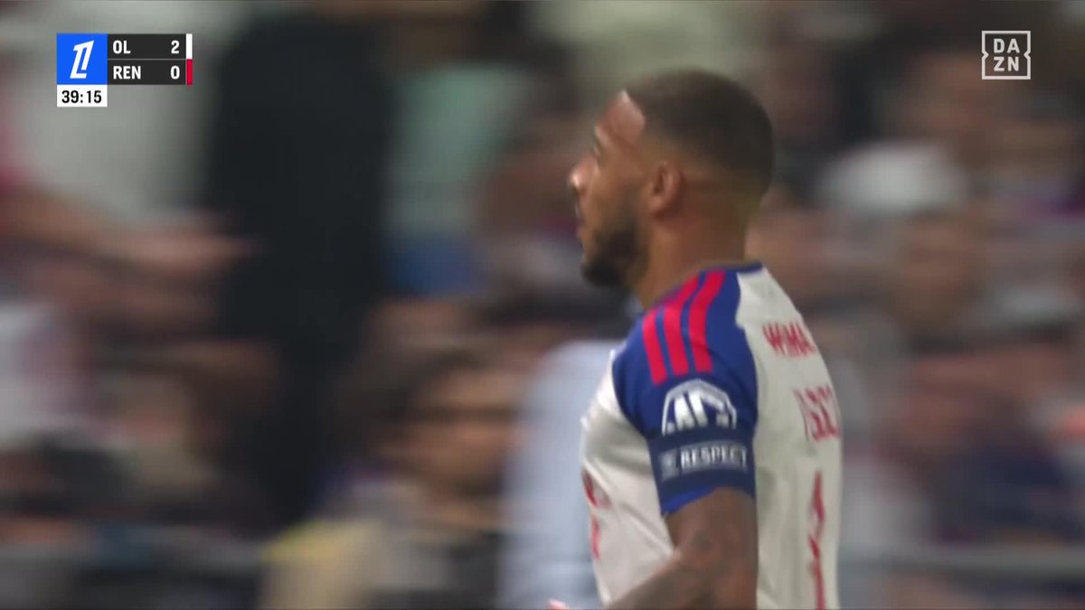 ¡Momentos de tensión en el Groupama Stadium! El entrenador y jugadores del Lyon pidieron a la grada acabar con cánticos ofensivos ante el Rennes tras interrumpirse el partido. Los equipos se fueron a vestuarios durante unos minutos. #Ligue1enDAZN⚽🇫🇷
