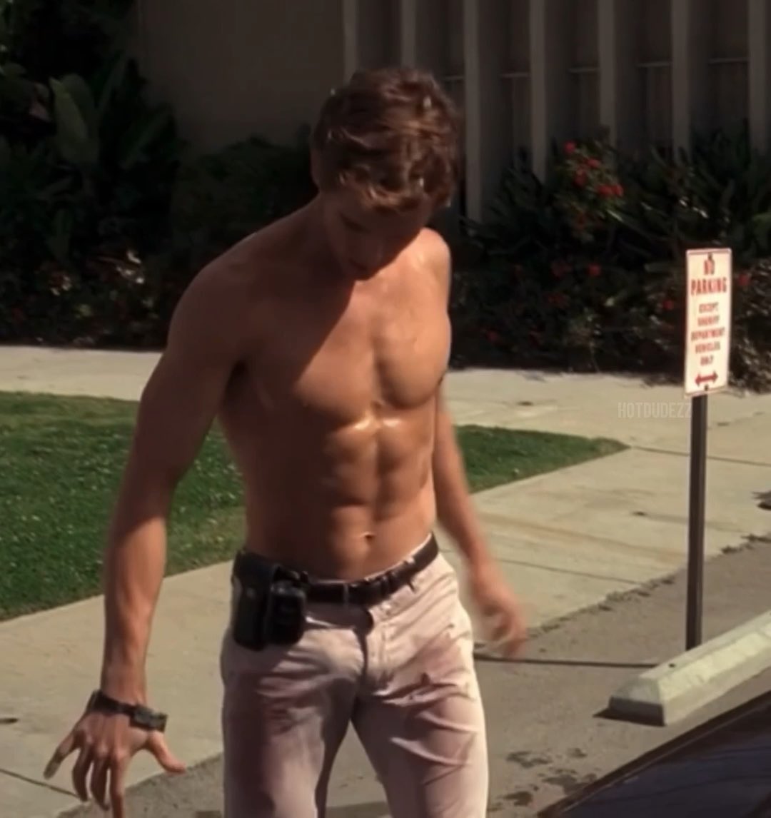 i’ve genuinely lost count of how many times i've watched this video today. ryan kwanten as jason stackhouse single-handedly carried the entire town of bon temps.