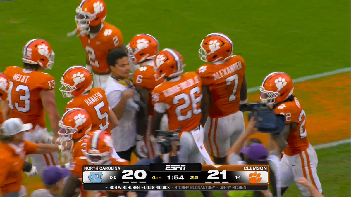 HUGE STOP FOR CLEMSON ON 4TH AND 1 🔥 The Tigers are on track to complete the comeback against UNC 😤