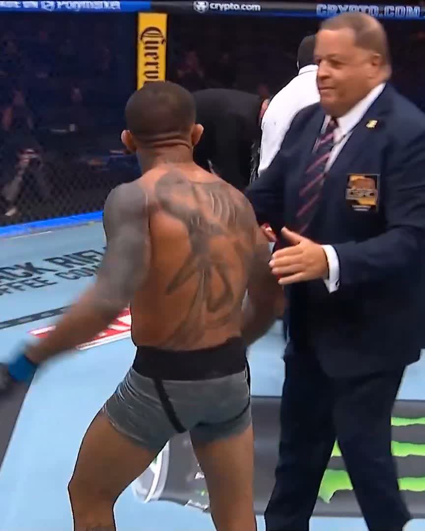 OH MY 🤯 Joanderson Brito just got #CryptoCom #UFC331 started off QUICK!