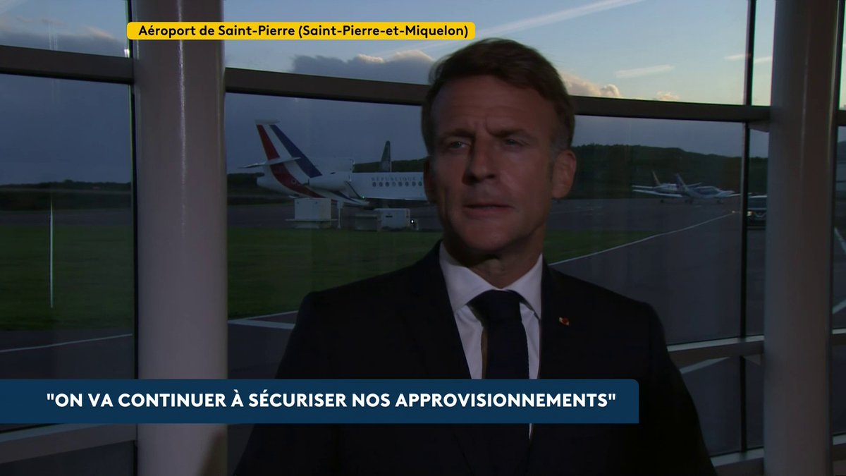 🔴 DIRECT. Emmanuel Macron s'exprime depuis Saint-Pierre-et-Miquelon : "C'est important que tout le monde dans notre pays sache quelle est la réalité de la menace", affirme-t-il. Les crises géopolitiques "viennent peser sur nos vies". #Le23hWeekEnd #Canal16