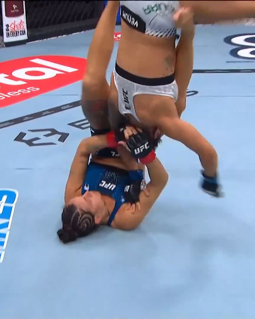 ARE YOU KIDDING?! 🤯 @KingCaseyMMA just flowed right into a NASTY ARMBAR! #CryptoCom #UFC331 is off to a crazy start!!
