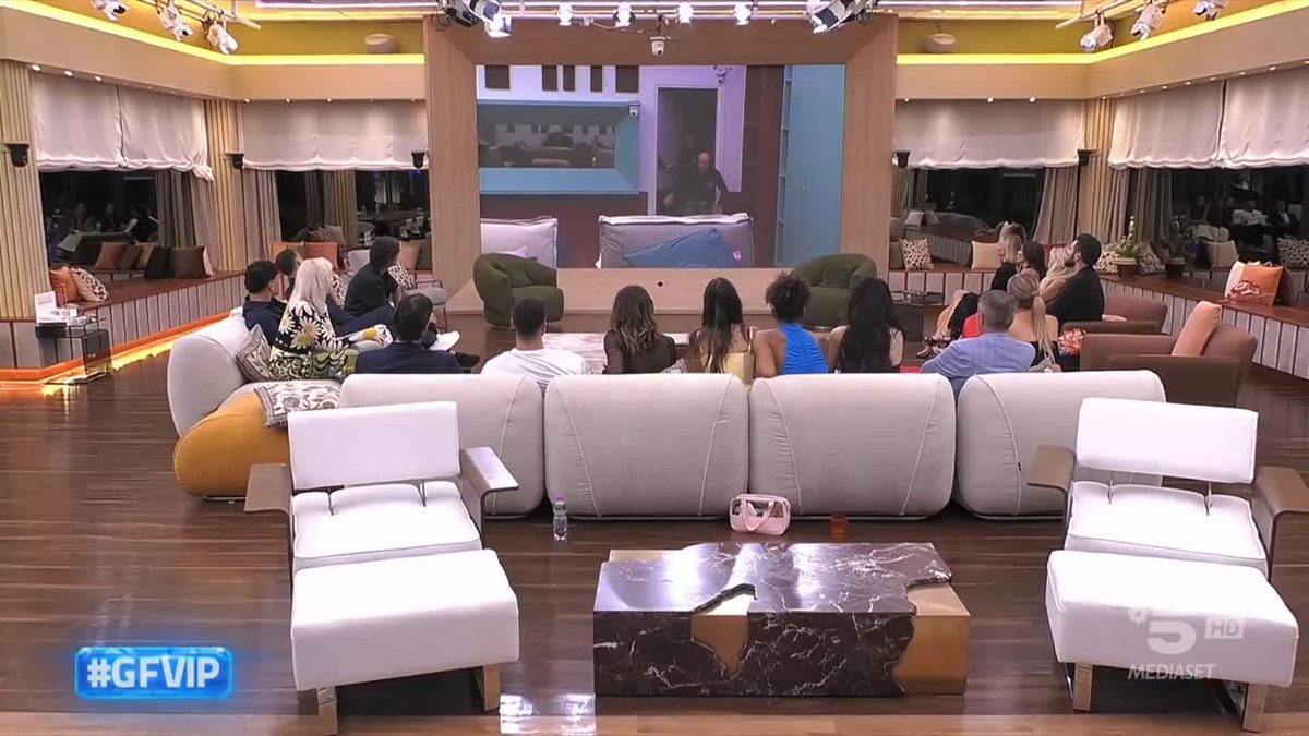 Ragazzi, per stasera mi sa che vi toccherà arrangiarvi 🤭 #GFVIP