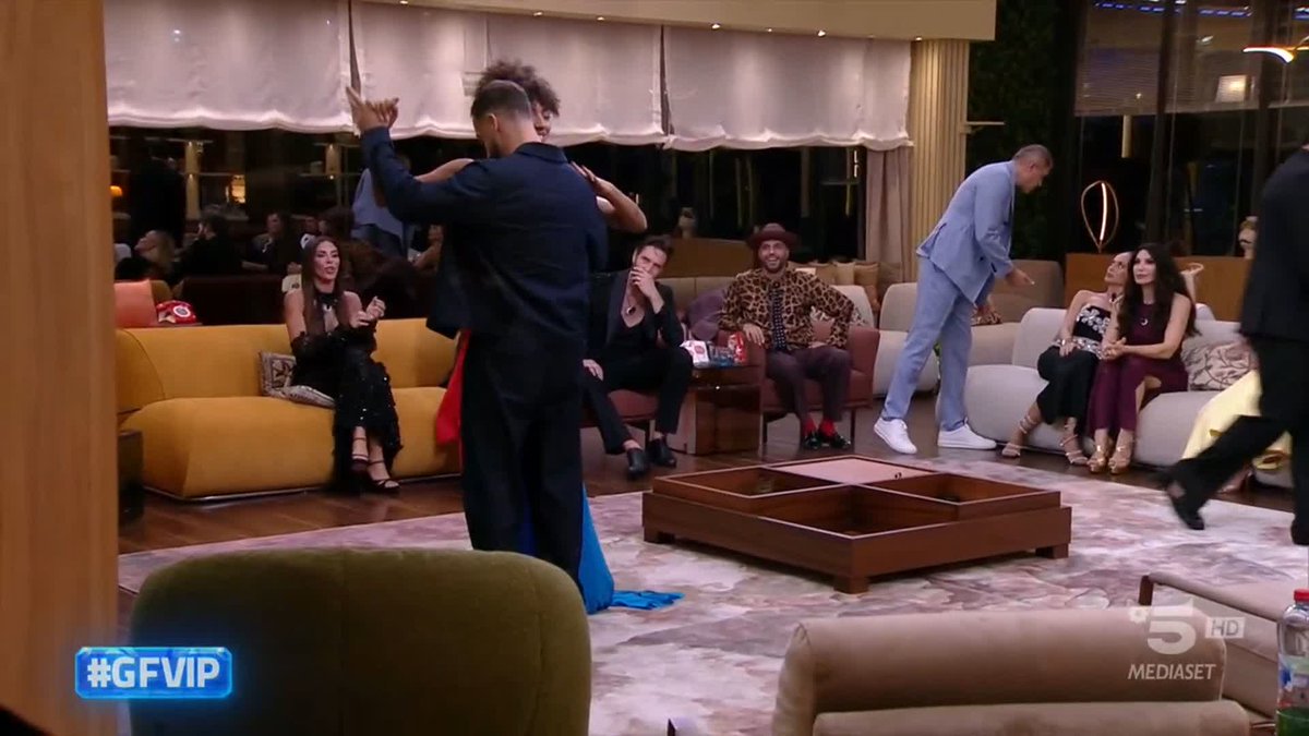 Lo que tu sientes se llama obsesiónnnn 💃 💃 💃 #GFVIP
