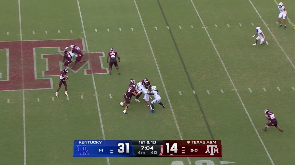Upset brewing in College Station? 👀 Kentucky comes up with the INT!