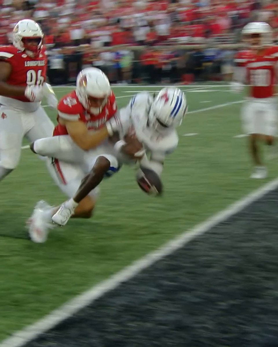 From a touchdown to a fumble on the goal line 😳 After review, this play has been ruled a touchback for Louisville.