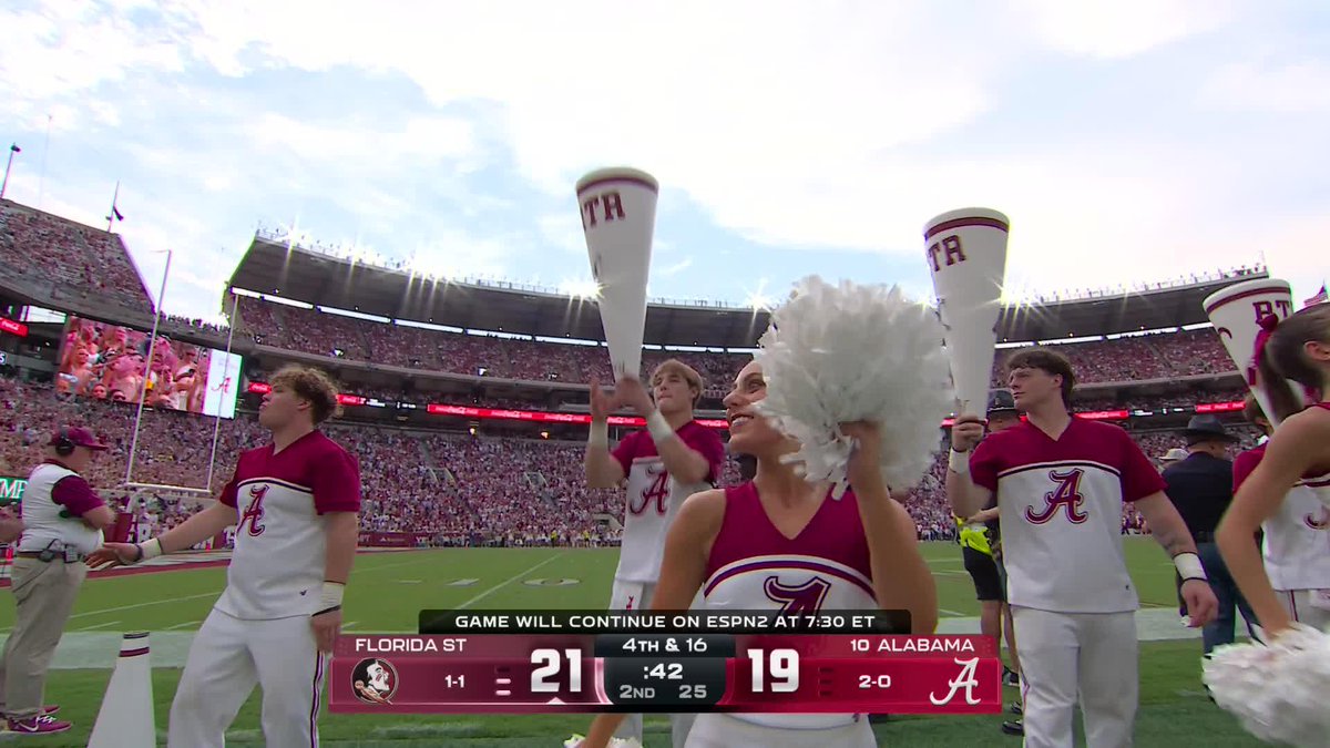 Keelon Russell finds Kaleb Edwards in the end‼️ Bama takes their first lead at the half over FSU 😤