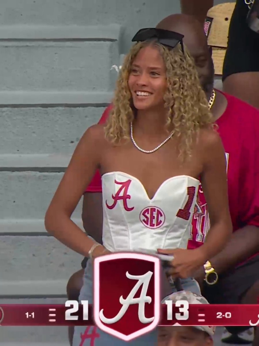 Ryan Coleman-Williams scores his first TD of the season with his wife watching ❤️