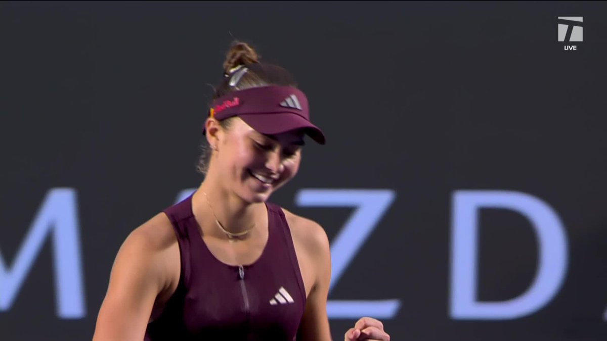 All smiles for Iva 😊 Jovic defeats Stearns in straight sets to earn her second career title 🏆🏆 #GDLOpen