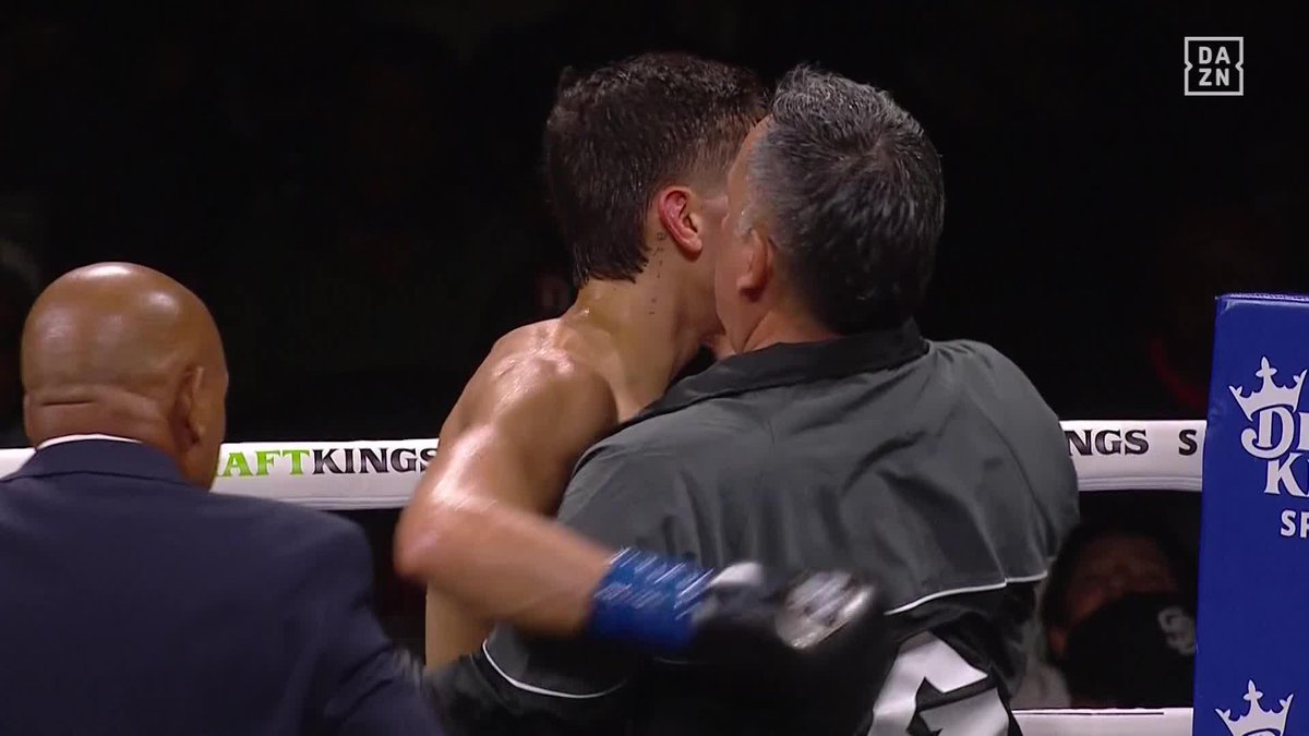 Verde gets the STOPPAGE win over Hernandez! 👏 #PitbullBravo | Live NOW on DAZN ▪️