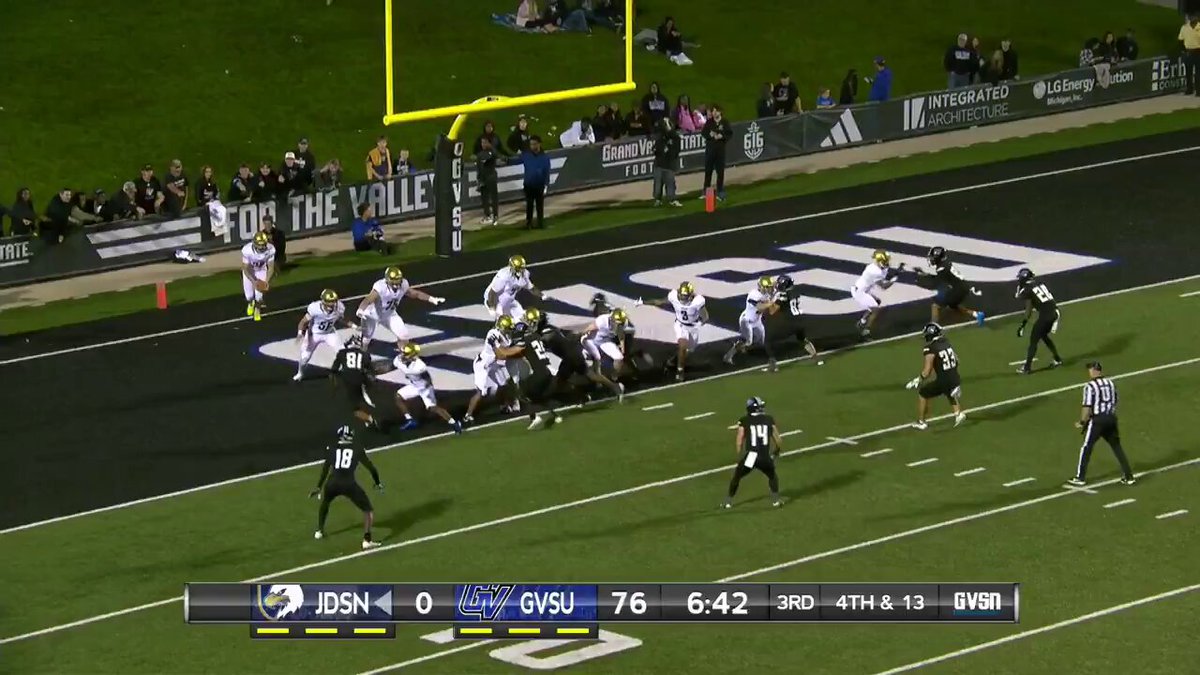 BRAYLON BURNSIDE WITH THE PUNT RETURN!! 82-0 Lakers!! #ForTheValley #AnchorUp #WAWG