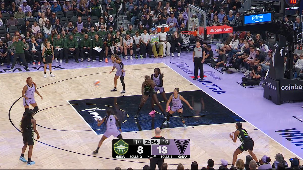 Flau'jae gets busy at the rim 😮‍💨 Johnson has multiple moves to get where she's going SEA-GSV | Prime Video | 2026 Postseason Push | DraftKings Sports Tap to watch: