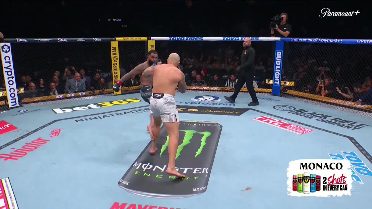 THAT. JUST. HAPPENED. Sean Sharaf knocks Gable Steveson OUT COLD 📺 Paramount+