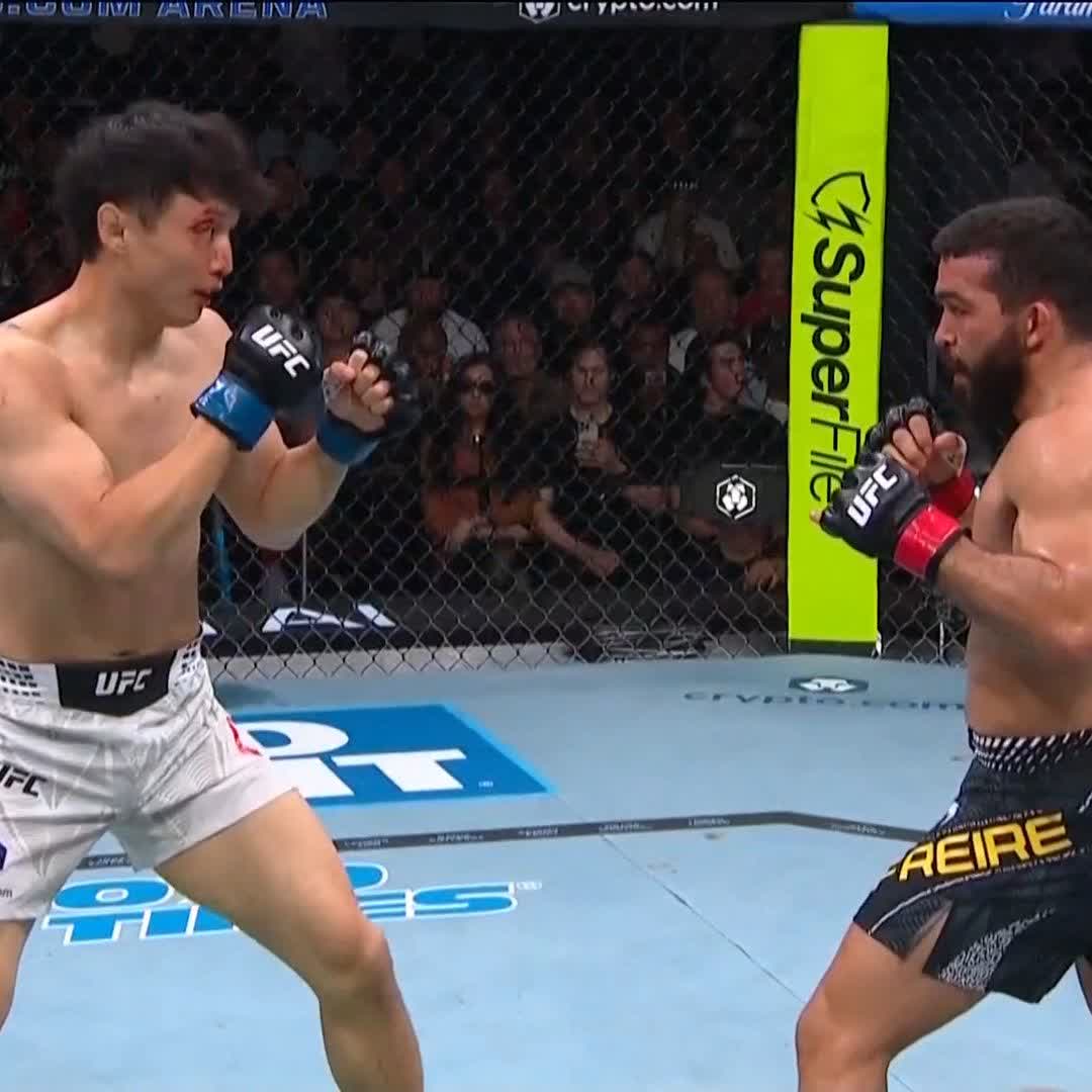 INSÓLITO VEAN ESE NOCAUT 👀 🇧🇷Patrício Pitbull consigue su victoria número 13 por la vía del nocaut 🚨 #CryptoCom #UFC331 | Ver en vivo por Paramount+ Deportes