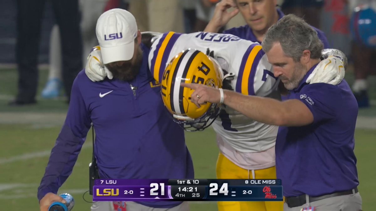 LSU TE Trey'Dez Green appeared to injure his leg on this play. He was helped off the field.