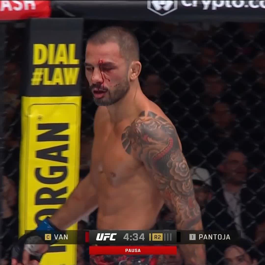Alexandre Pantoja was screaming at Herb Dean to take a point from Joshua Van after a headbutt cut him open 😬 #UFC331