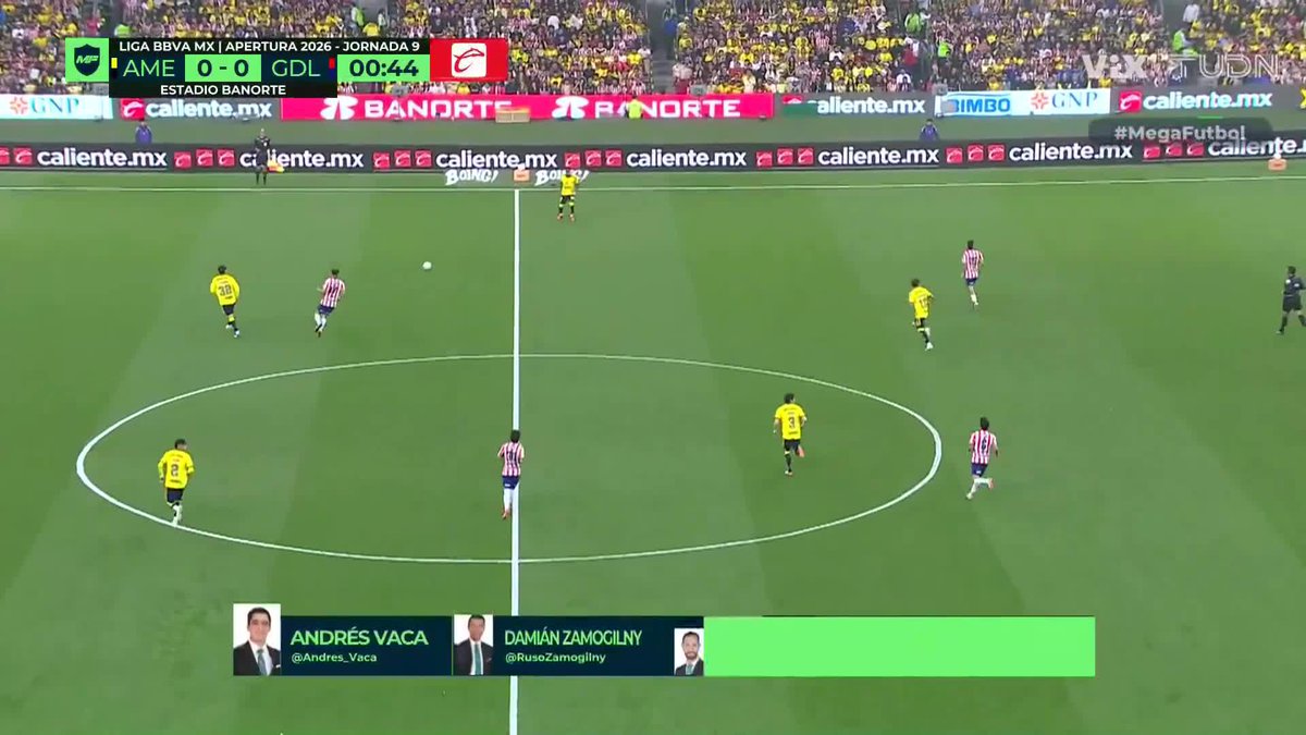 ¡Tremendo lo de Cota, nos tenemos que poner de pie ante esta tremenda atajada! 🧤🔥 🇲🇽 #MegaFutbol 🇺🇸#SabadoFutbolero